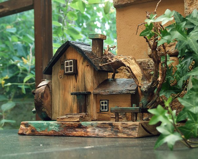 Drewniany domek dekoracyjny - Młyn nad Potokiem