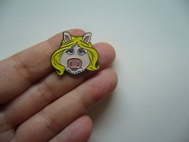 PIN PRZYPINKA BROSZKA ŚWINKA PIGGY