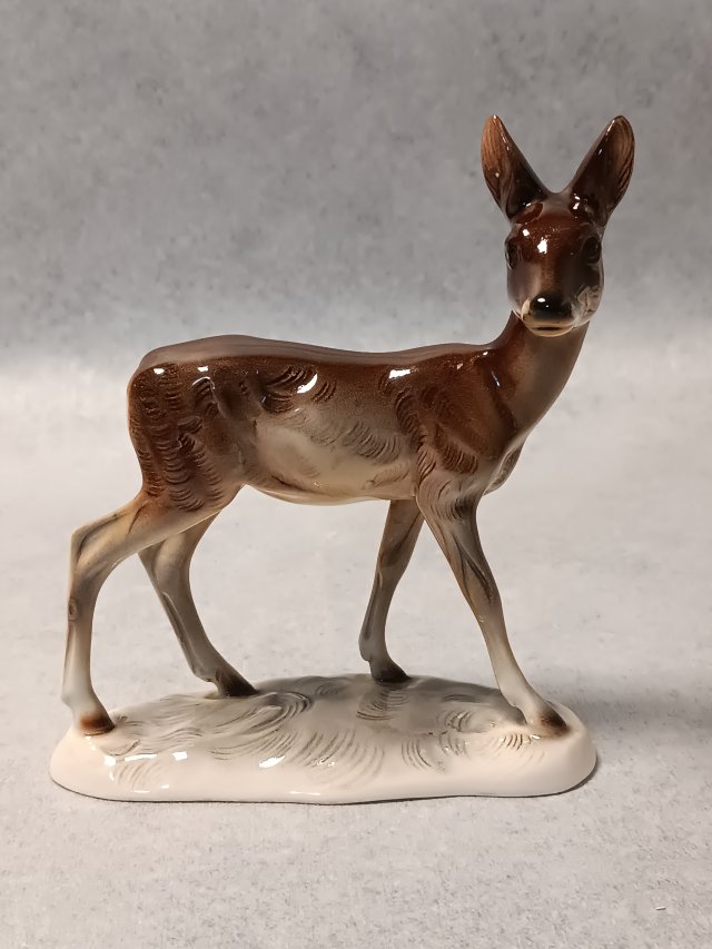 Hertwig kolekcjonerska figurka Jelonek Sarenka Niemcy