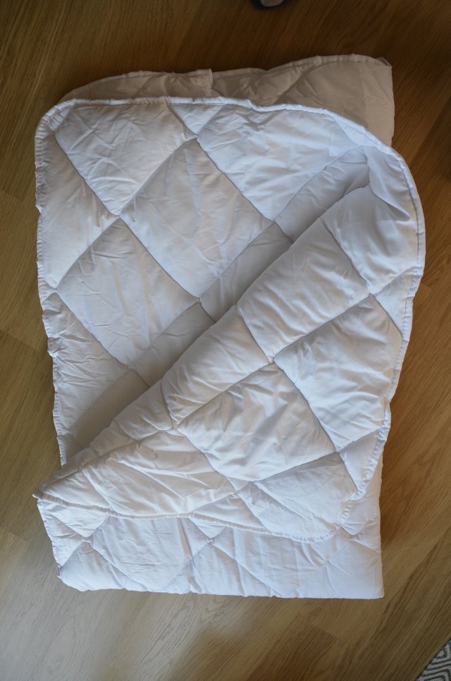 biała narzuta 135 x 200 pikowana