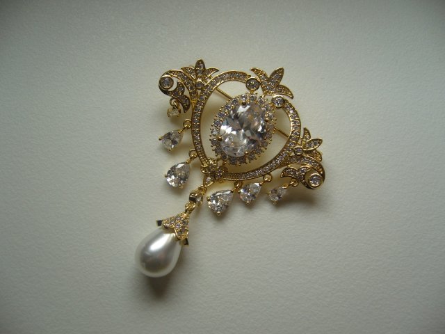 ELEGANCKA BROSZKA
