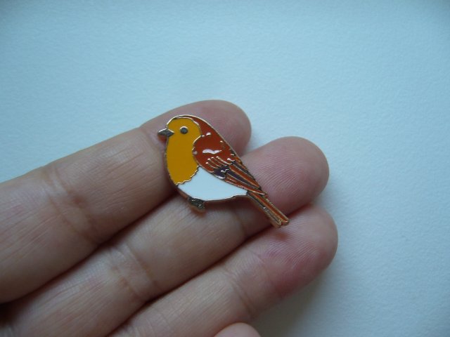 PIN PRZYPINKA BROSZKA PTASZEK RUDZIK