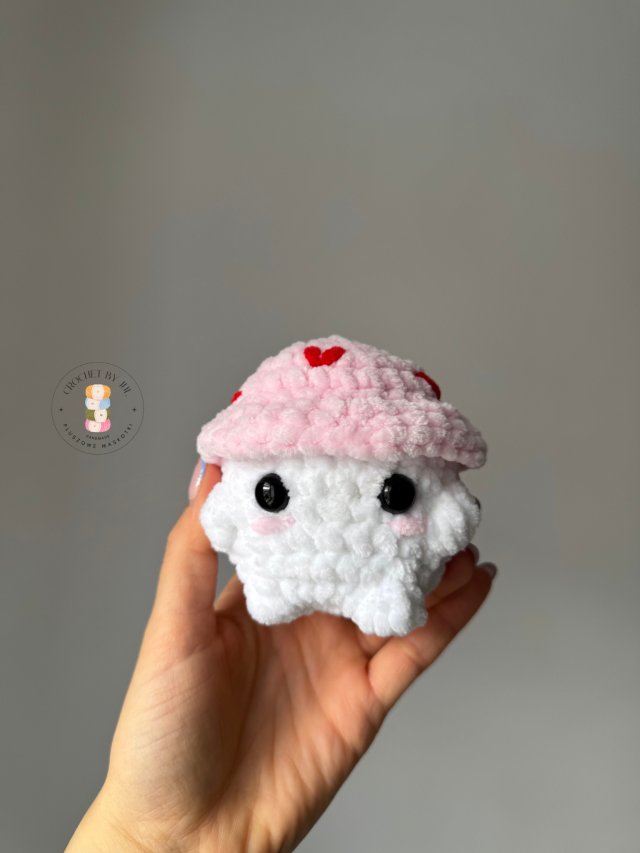 Szydełkowa maskotka grzybek - "Amorek", różowa maskotka handmade, pluszak dla dziecka