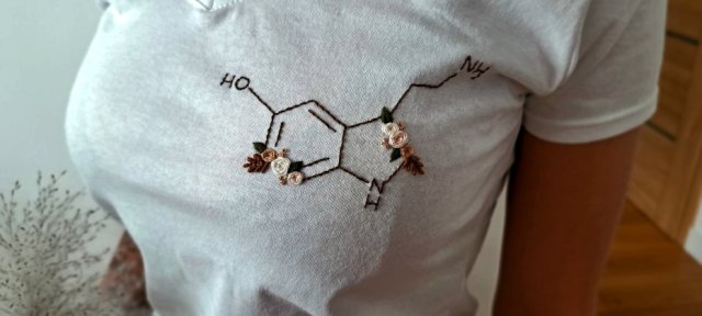 koszulka Serotonina - haftowana ręcznie, wyszywana