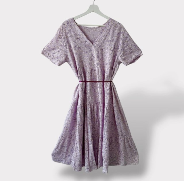 Stunning vintage viscose dress in soft lavender with a romantic floral print