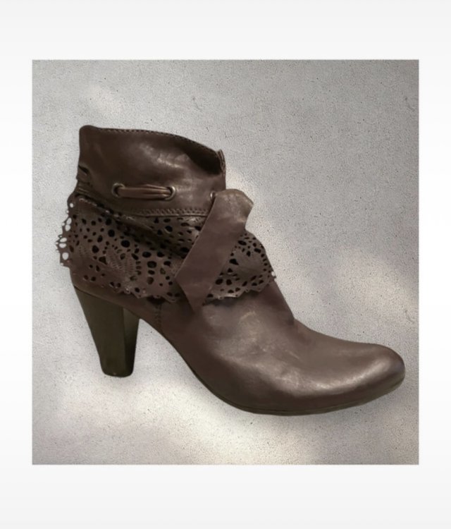 Amazing vintage Italian leather pointed toe ankle boots designer y2k 90s size 40