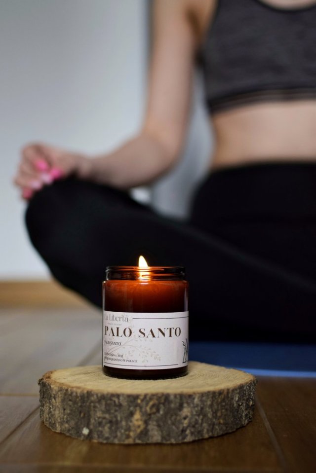 Świeca sojowa 160g o zapachu PALO SANTO