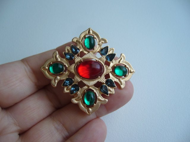 ELEGANCKA BROSZKA