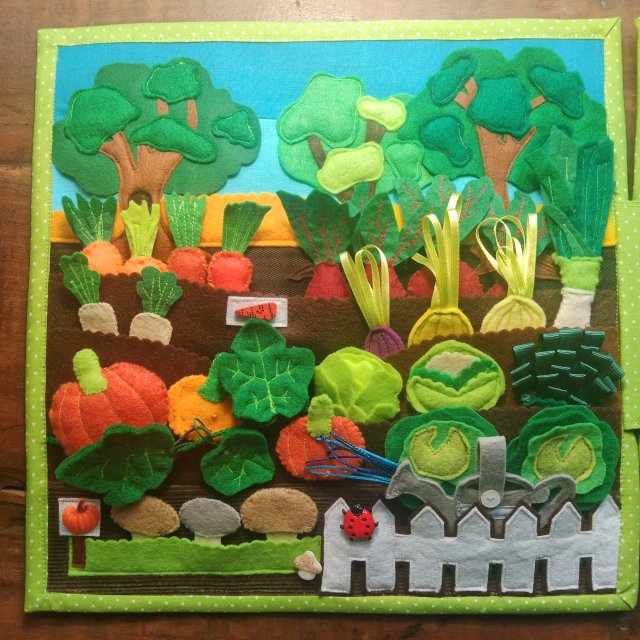 Książeczka edukacyjna "My little garden"