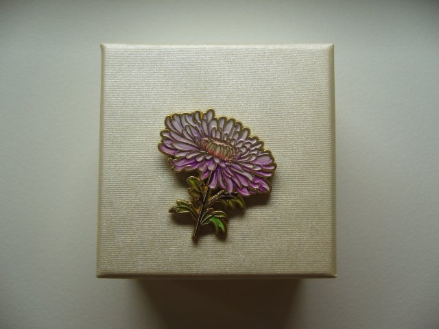 PIN PRZYPINKA BROSZKA KWIAT ASTER