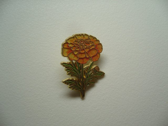 PIN PRZYPINKA BROSZKA KWIAT AKSAMITKA