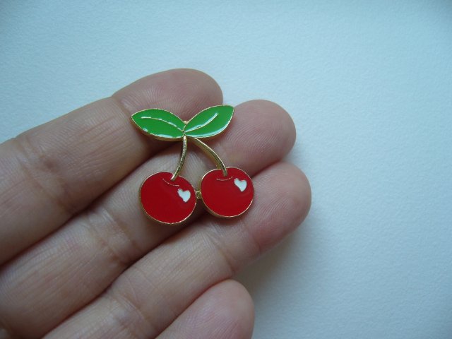 PIN PRZYPINKA BROSZKA WIŚNIE