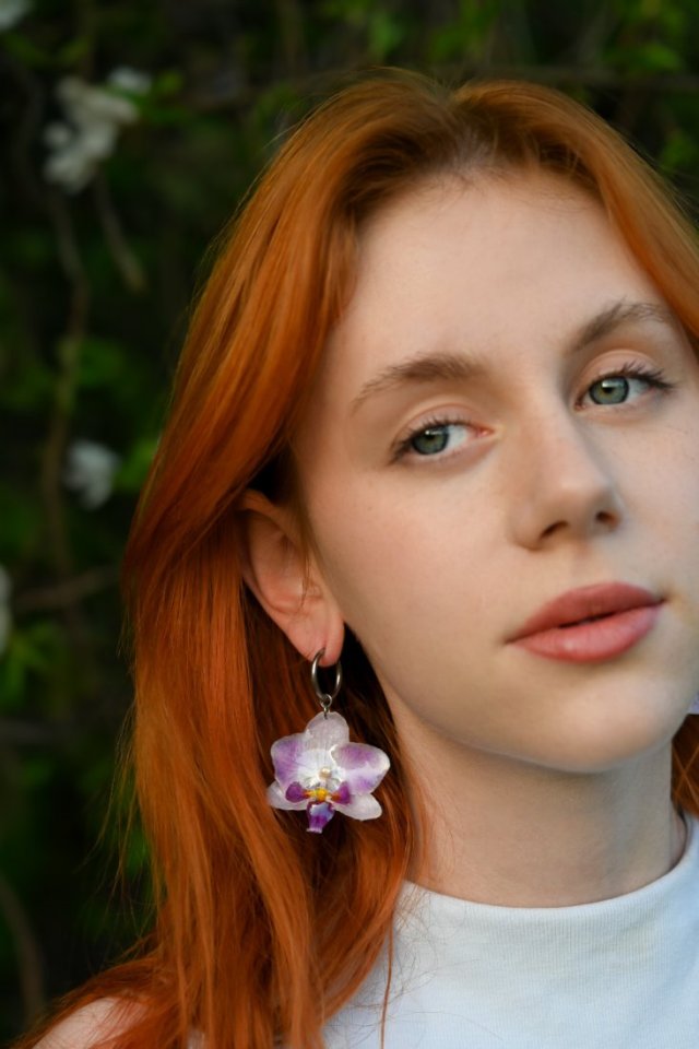 Kolczyki z prawdziwą orchideą w żywicy kwiaty biżuteria