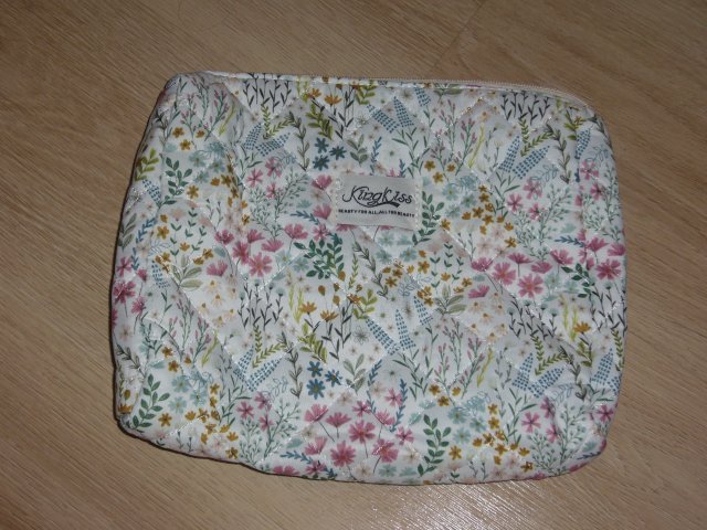 KWIATOWA KOSMETYCZKA