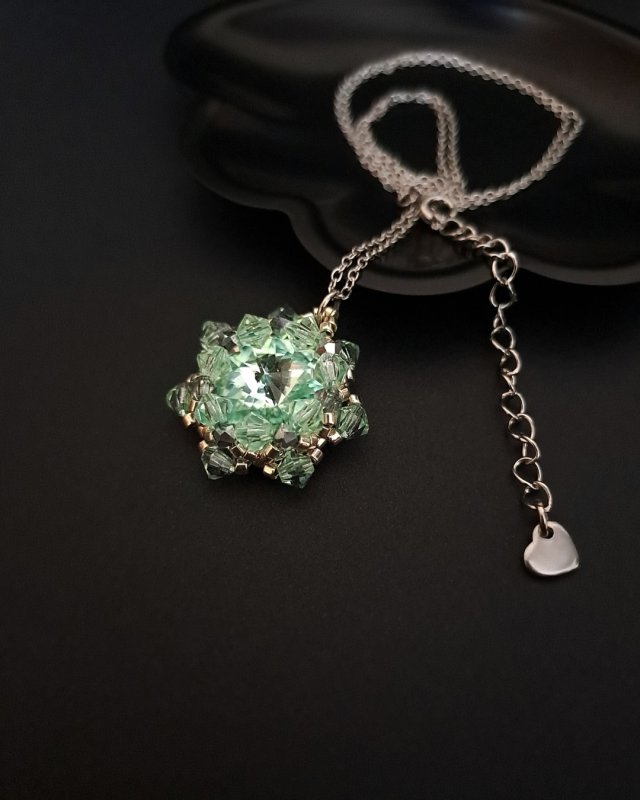 Zielony Naszyjnik z Koralikami i Kryształkami - Pastelowa Biżuteria Handmade dla Modnych Kobiet