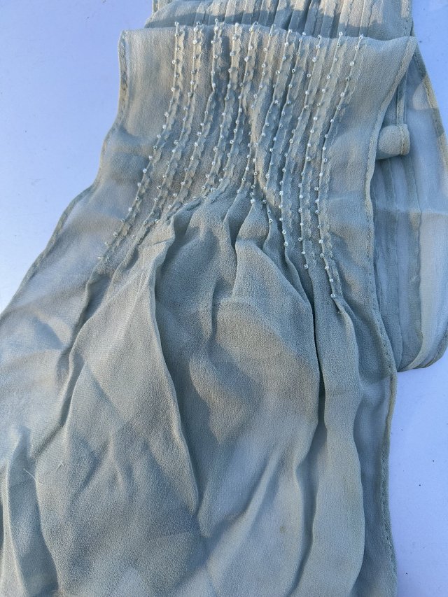 100% SILK - DEBUT - elegancki jedwabny koralikami zdobiony szal szarfa