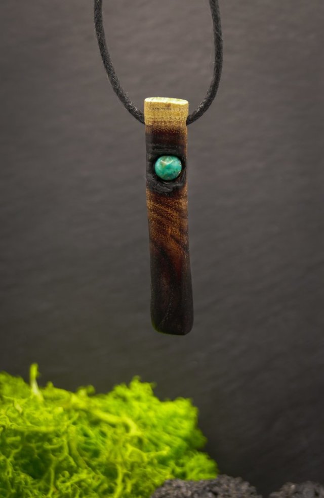 Drewno i kamień – minimalistyczny wisiorek handmade - akacja, turkus afrykański, dla niej, dla niego, oryginalna biżuteria, prezent
