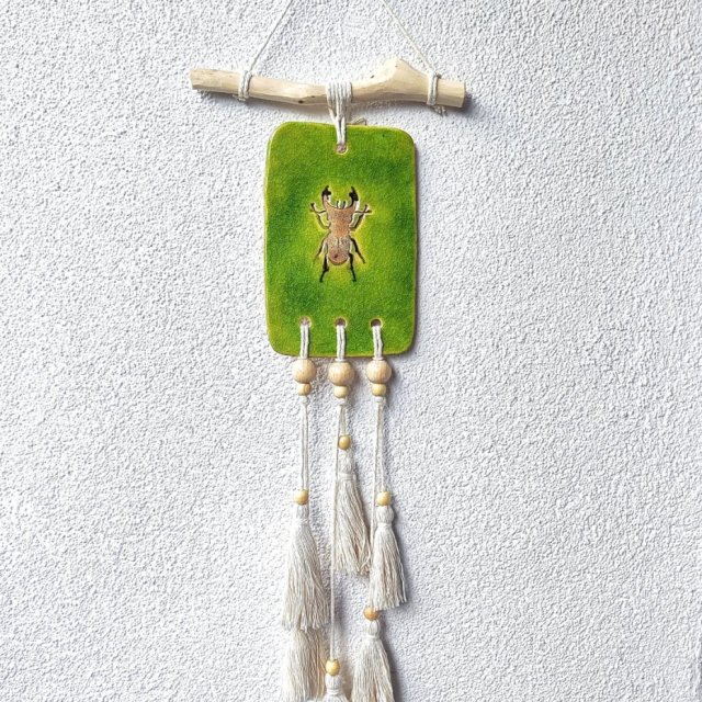 Ceramika na ścianę, robal makrama