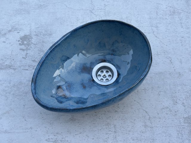Umywalka ceramiczna do małej łazienki