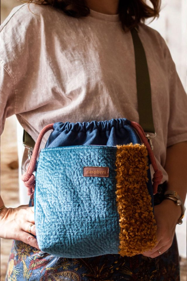 Niebieska listonoszka z kominem patchwork