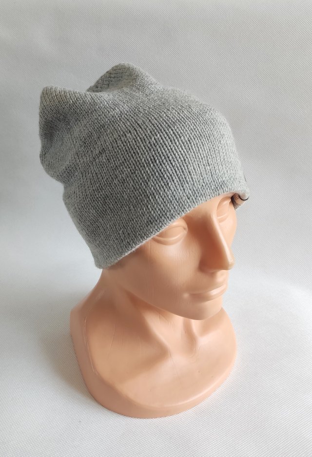 Cienka czapka z wełny merino, szara.