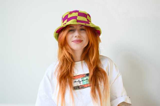 Kolorowy szydełkowy bucket hat, dragonfruit & lime green