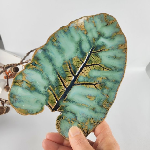 Ceramiczny talerz liść