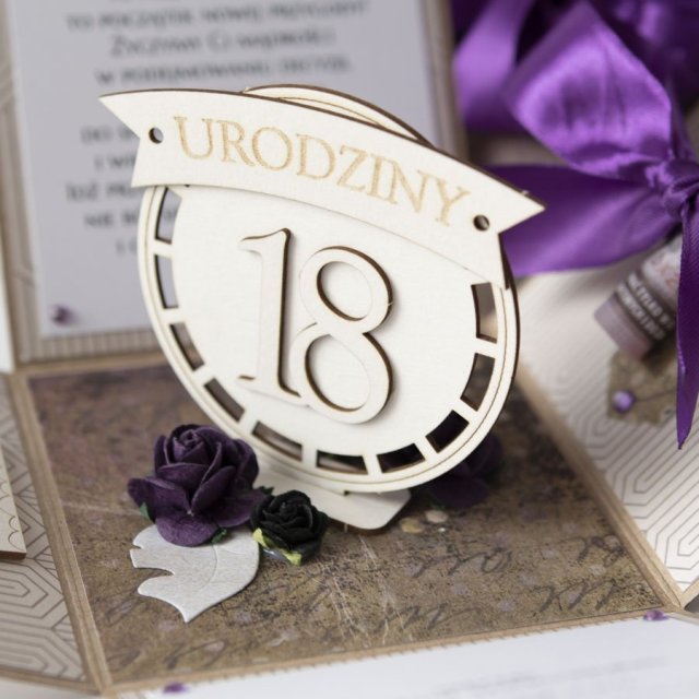 Pudełeczko prezent na 18 urodziny kartka 3d