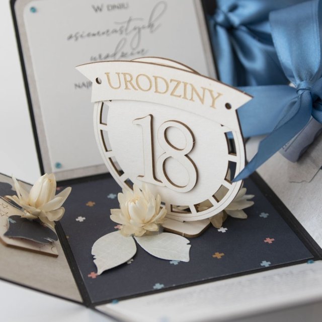 Pudełeczko prezent na 18 urodziny kartka 3d