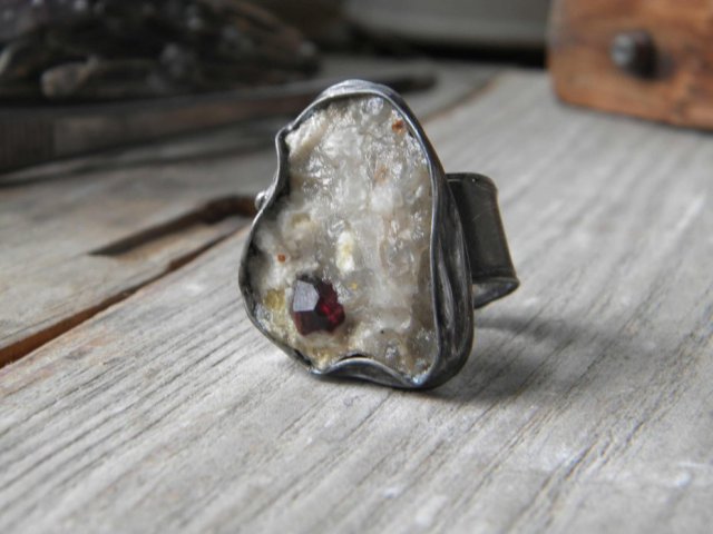 Granat w kwarcycie    - pierścionek