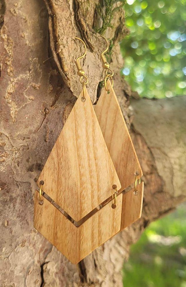 Kolczyki DELTOID geometryczny kształt stal chirurgiczna w pudełeczku
