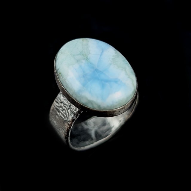 LARIMAR SUBTELNIE