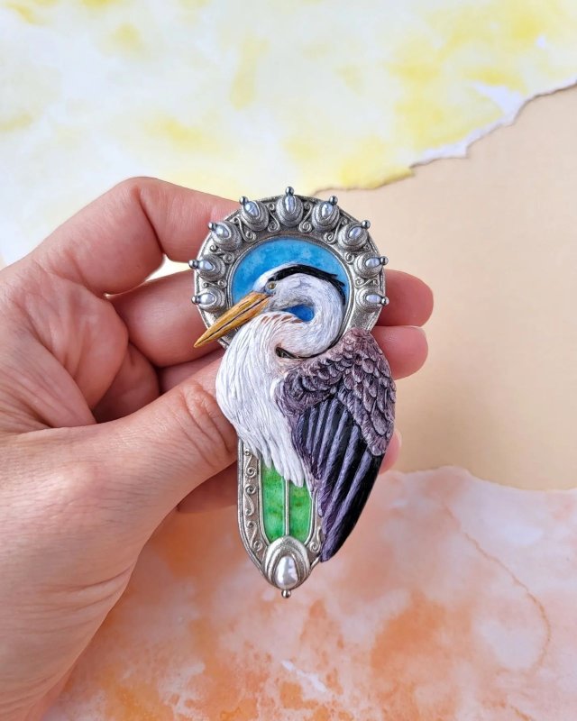 Broszka z czaplą w stylu Art Nouveau