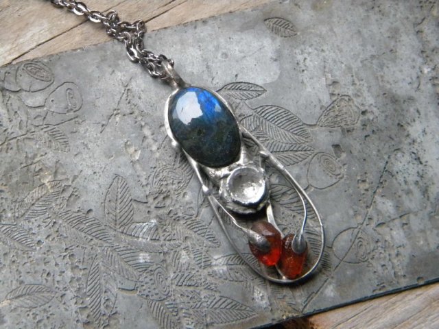 Labradoryt / bursztyny   - naszyjnik