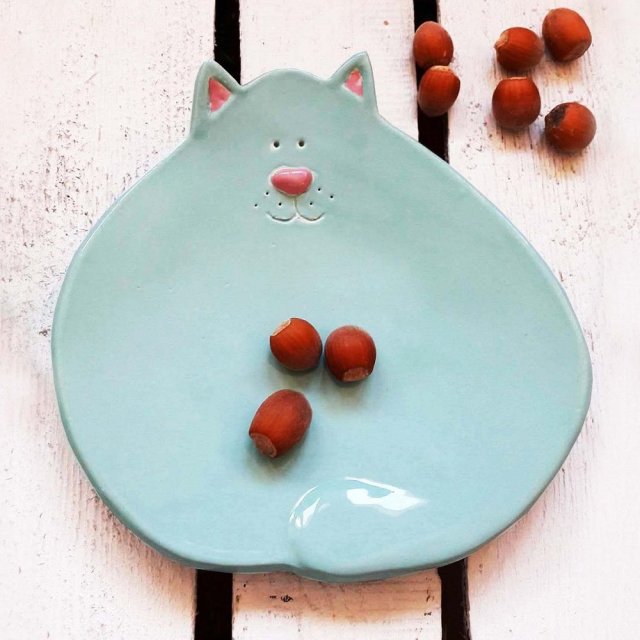 Miętowy talerzyk deserowy kot - Rękodzieło na prezent - Polski Handmade - Lamabo Ceramics