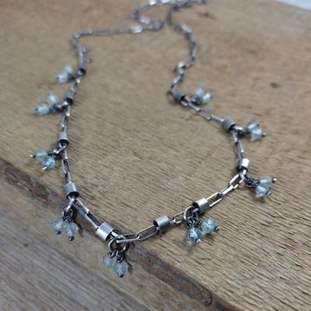 Delikatny naszyjnik z topazu