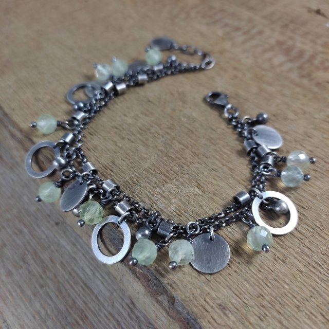 Bransoletka - zawieszki z prehnitu