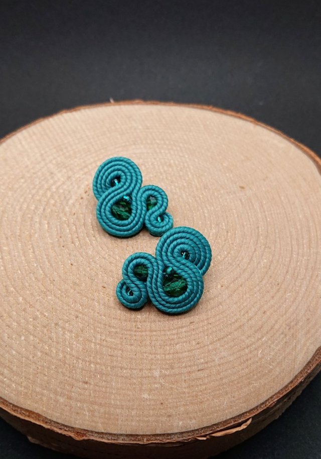 Kolczyki sutasz sztyfty 8