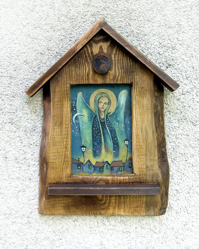 Drewniana kapliczka - Anioł Spokojnej Nocy