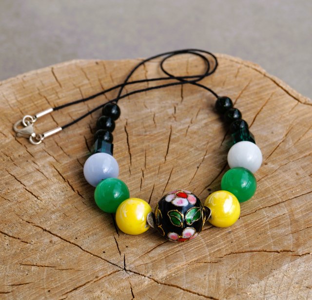 Naszyjnik "Noc i Blask" – Cloisonné, kocie oko, noc Kairu i kryształy Swarovski, srebro 925