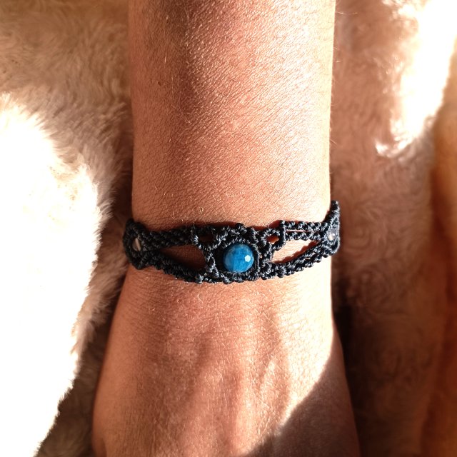 Pulsar apatyt i agat w makramie ażurowa bransoletka pleciona mikro makrama