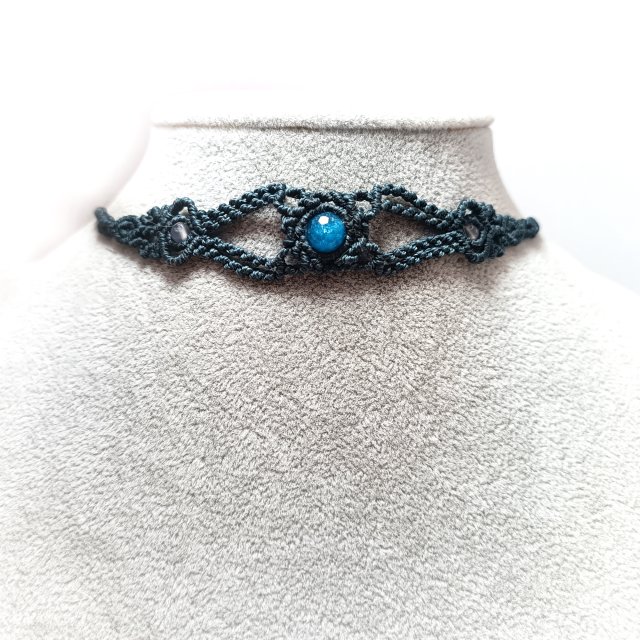 Pulsar apatyt i agat w makramie ażurowy choker pleciony mikro makrama
