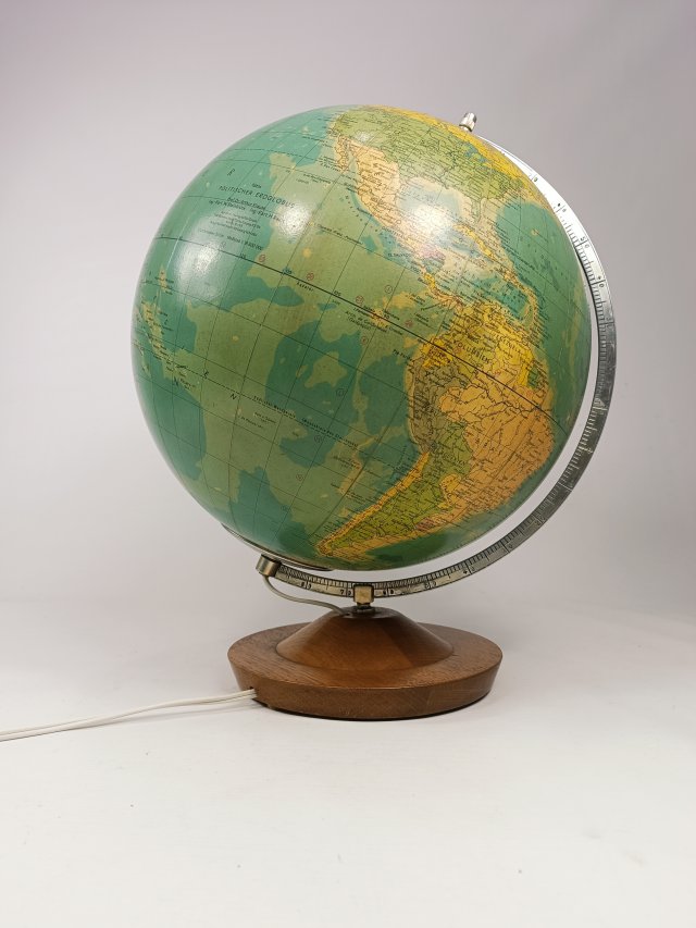 Podświetlany globus, Raths Politischer Erdglobus