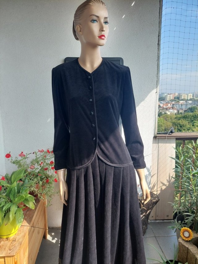 aksamitna sukienka vintage