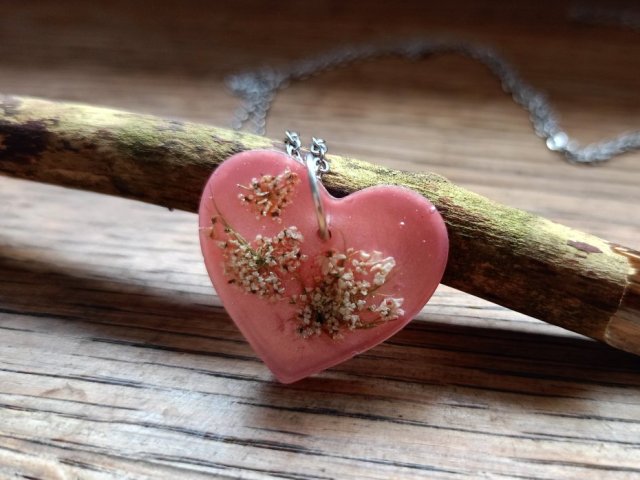 Komplet - Wisiorek i kolczyki z żywicy epoksydowej - KOPERKOWE LOVE