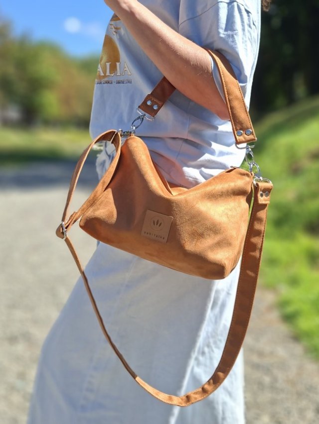 Zamszowa mini torebka Frida Ruda