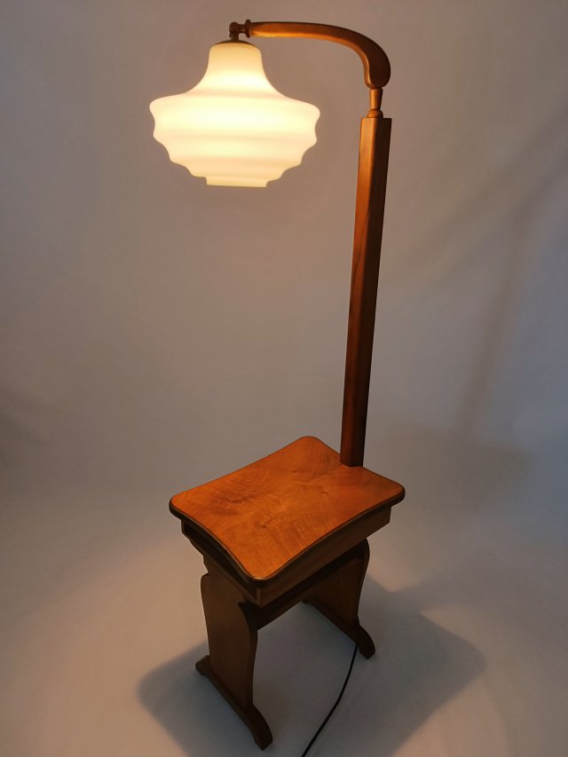 Drewniana lampa podłogowa ze stolikiem, Art Deco