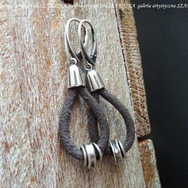 na SUROWO kolczyki z rzemienia i srebra