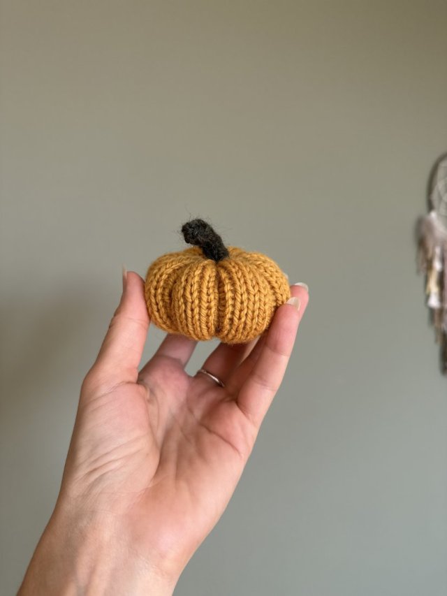 Dynia ozdobna handmade, rozmiar S, kolor pomarańczowy - 1 szt