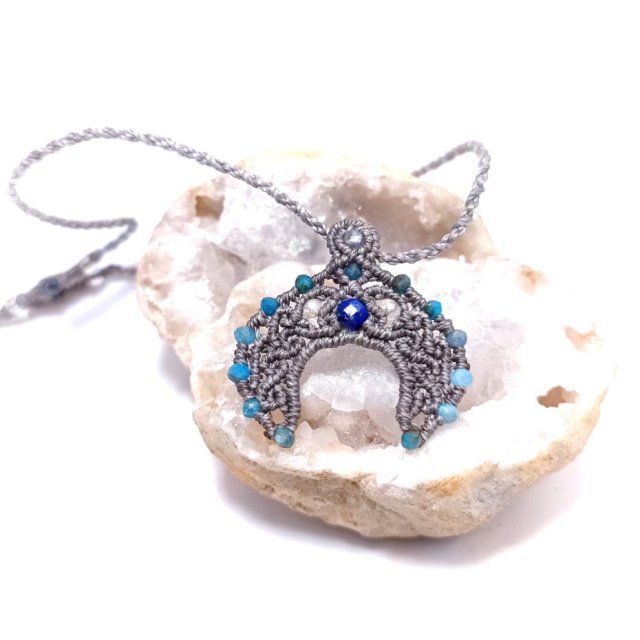 LUNULA słowiańska Sodalit Apatyt Topaz sierp księżyca pleciony Delfina Dolls mikromakrama